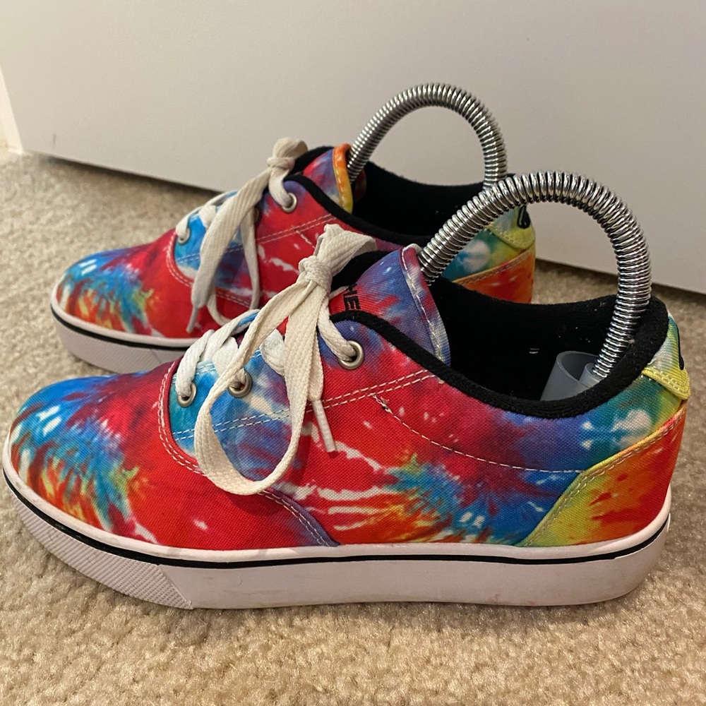 Youth Heelys Sz 5 tennis shoes